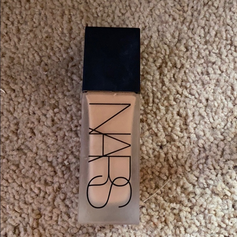 NARS All day luminous weightless foundation